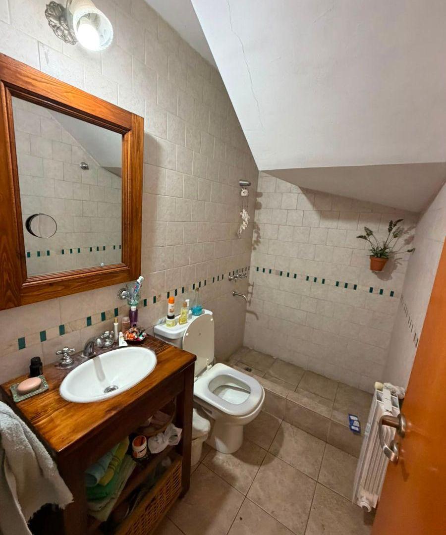 Foto de HERMOSA CASA 5 AMBIENTES EN VENTA EN ZONA RESIDENCIAL - APTA CRÉDITO, imagen 4