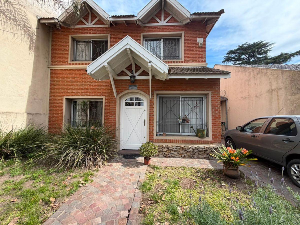 Foto de HERMOSA CASA 5 AMBIENTES EN VENTA EN ZONA RESIDENCIAL - APTA CRÉDITO, imagen 1