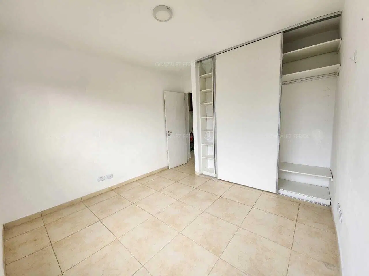 Departamento  en Alquiler dos ambientes, NO PERMITE MASCOTAS  segundo piso por escalera Nordelta, G. 5