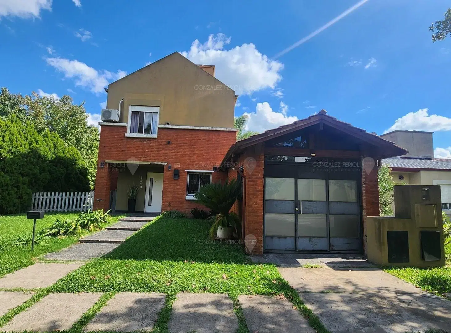 Casa en esquina en Barrio Mirasoles con pileta quincho y 3 dormitorios, Monte Grande, Esteban Echeve 3