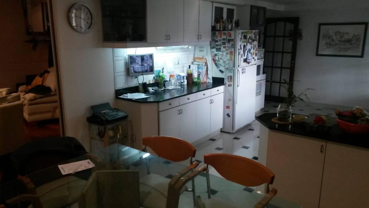 Excelente Casa de 2 Plantas, 430 m², B° Parque Saavedra 5