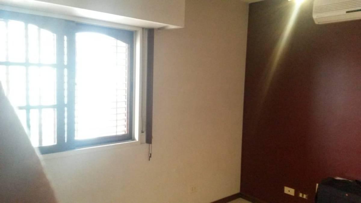 Excelente Casa de 2 Plantas, 430 m², B° Parque Saavedra 4