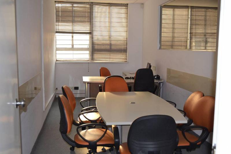 Foto de Oficina de 400 m2 en venta, imagen 3