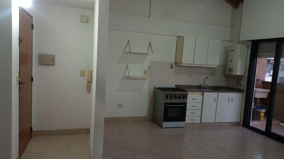 Foto de DOS AMBIENTES MUY AMPLIO CON DORMITORIO EN ENTREPISO CON BALCONEO, imagen 4
