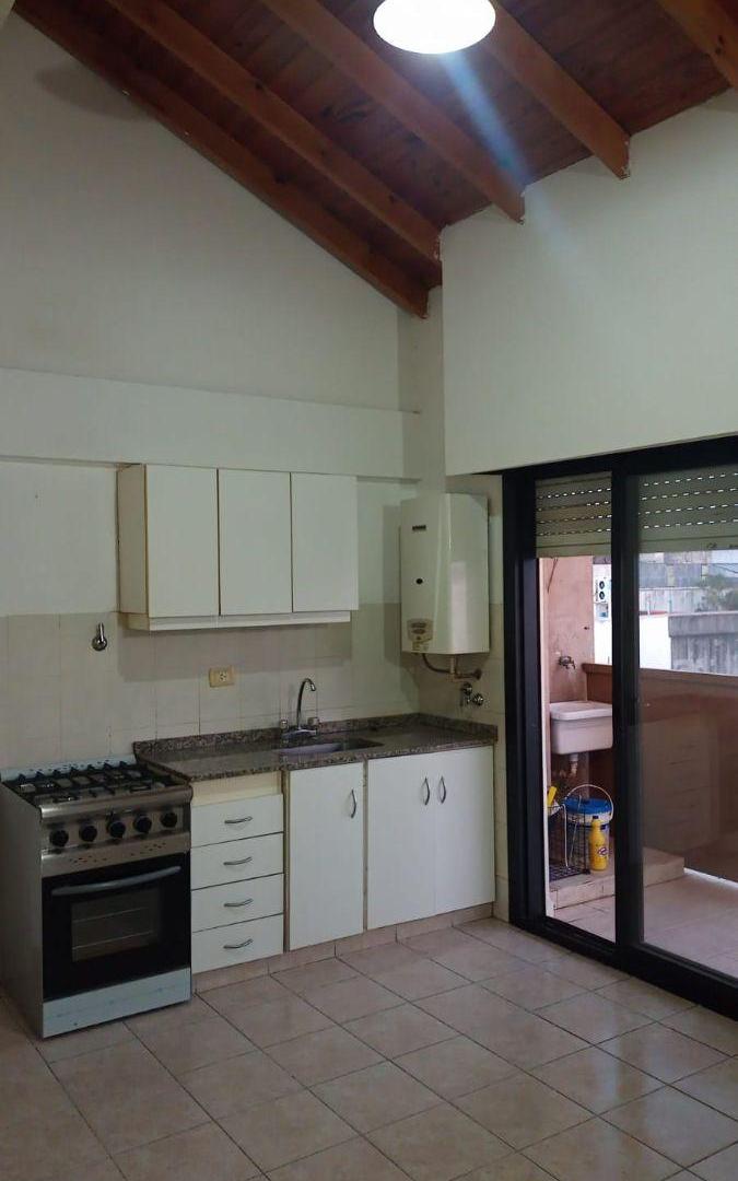 Foto de DOS AMBIENTES MUY AMPLIO CON DORMITORIO EN ENTREPISO CON BALCONEO, imagen 2