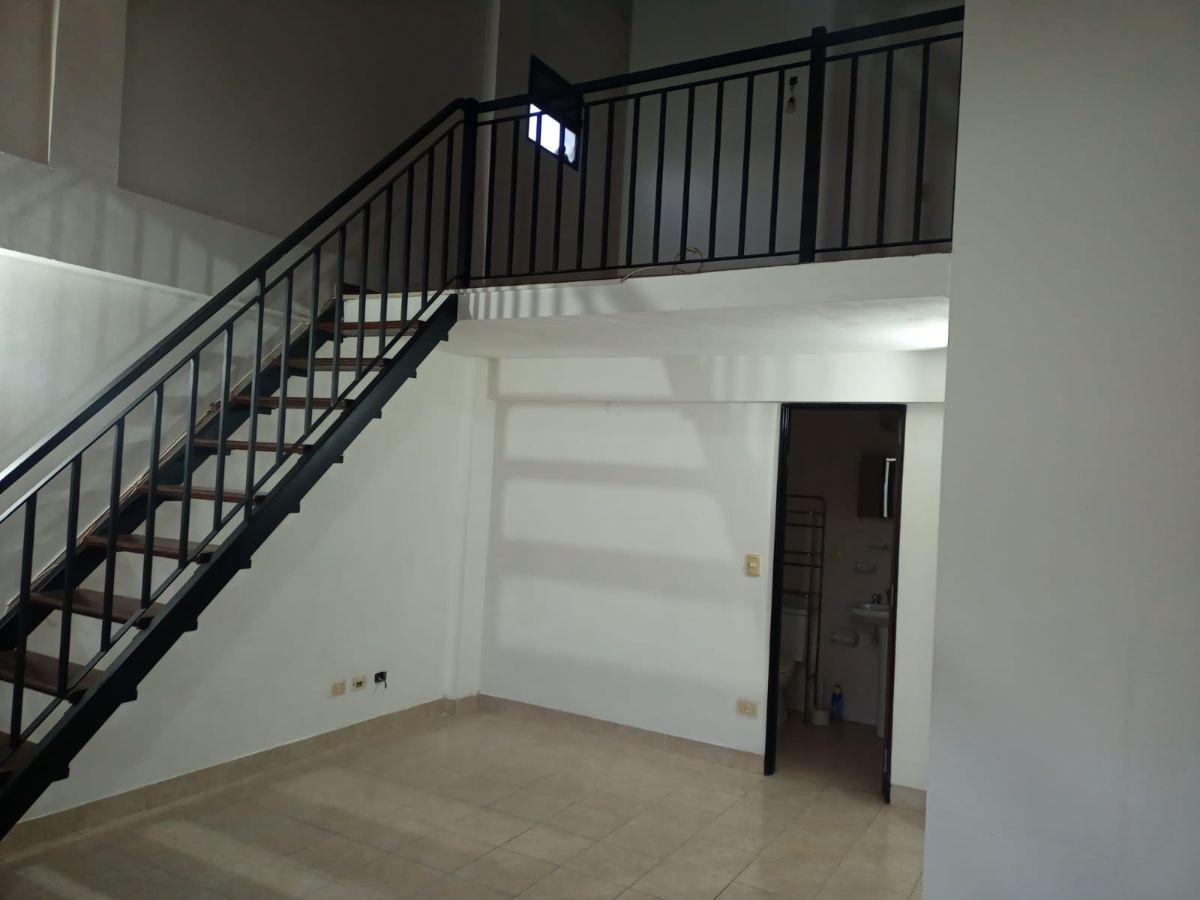 Foto de DOS AMBIENTES MUY AMPLIO CON DORMITORIO EN ENTREPISO CON BALCONEO, imagen 4