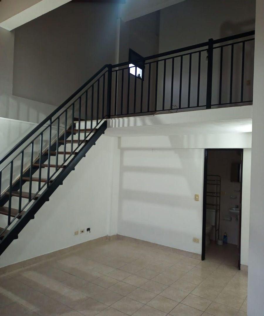 Foto de DOS AMBIENTES MUY AMPLIO CON DORMITORIO EN ENTREPISO CON BALCONEO, imagen 3