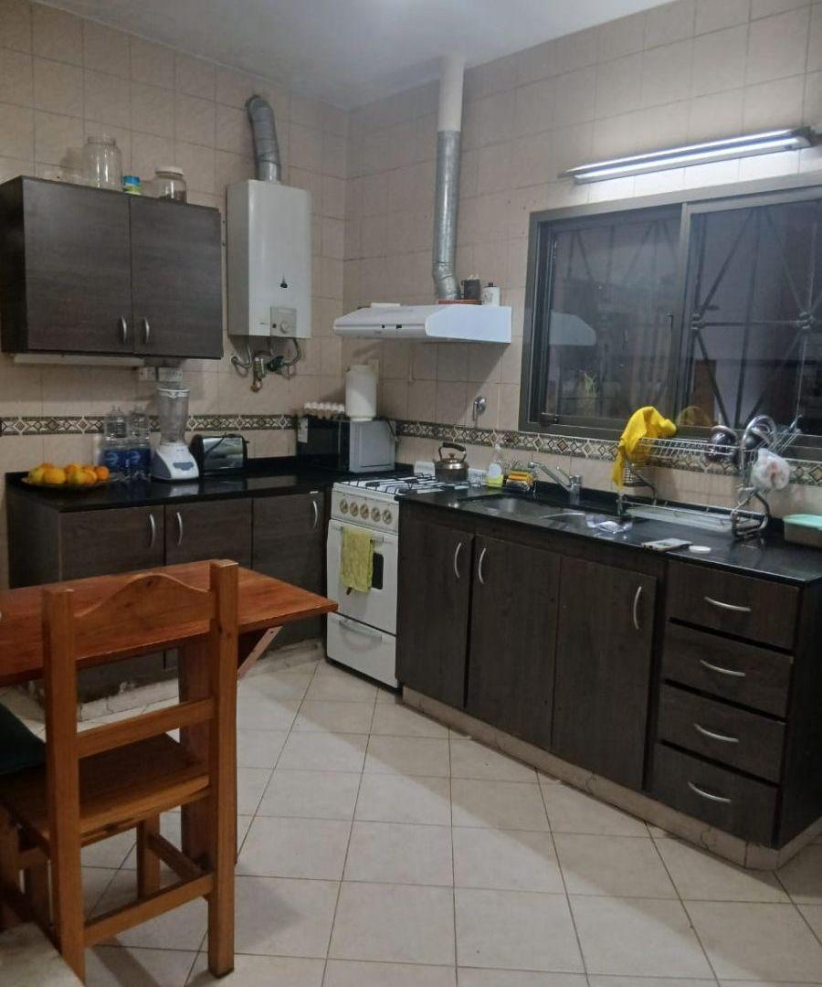 Foto de AMPLIA CASA CON JARDIN Y QUINCHO, imagen 4