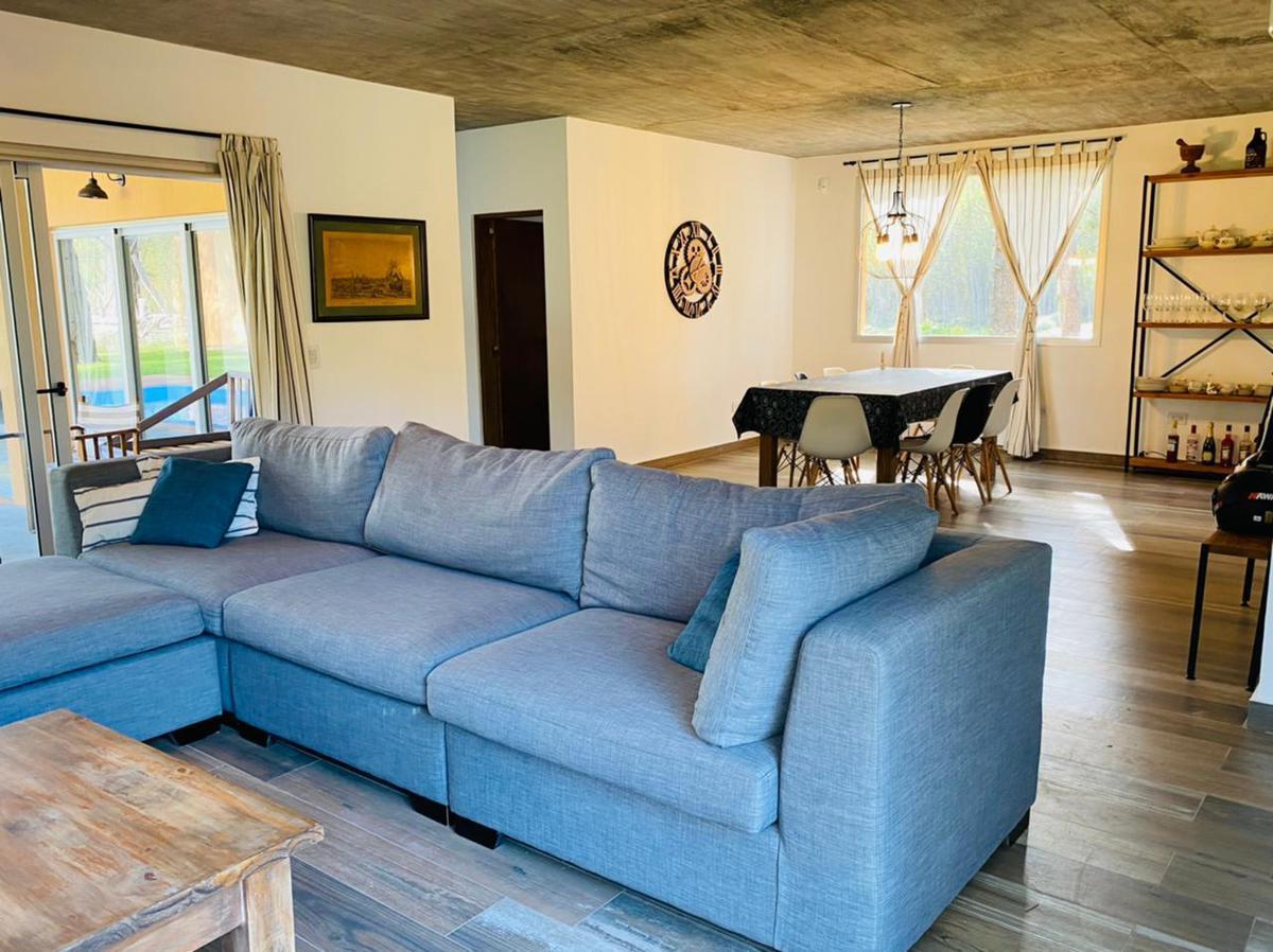 Casa en Venta con Tres Dorm. en Costa del Este con Pileta - Oportunidad 4