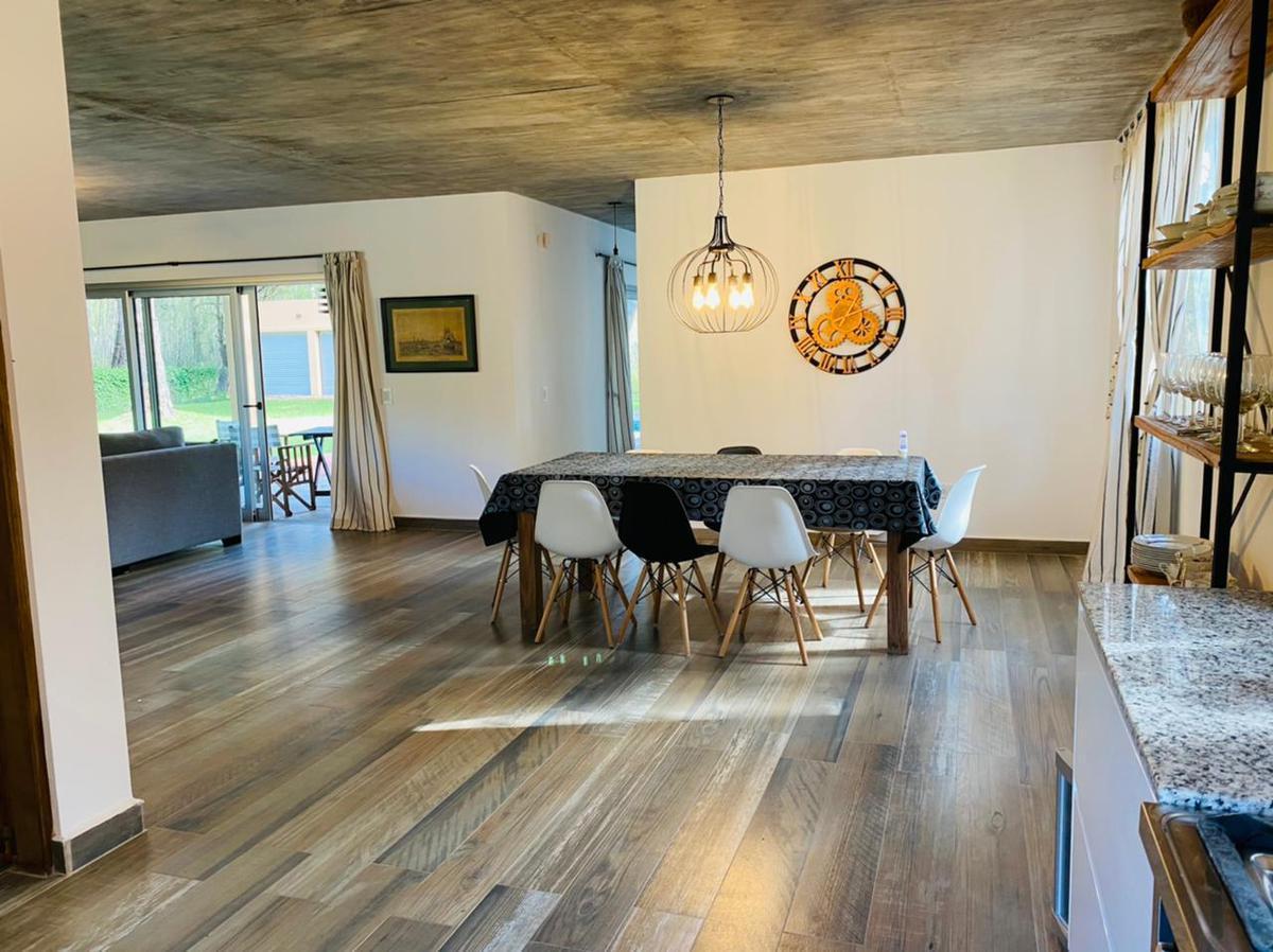Casa en Venta con Tres Dorm. en Costa del Este con Pileta - Oportunidad 3