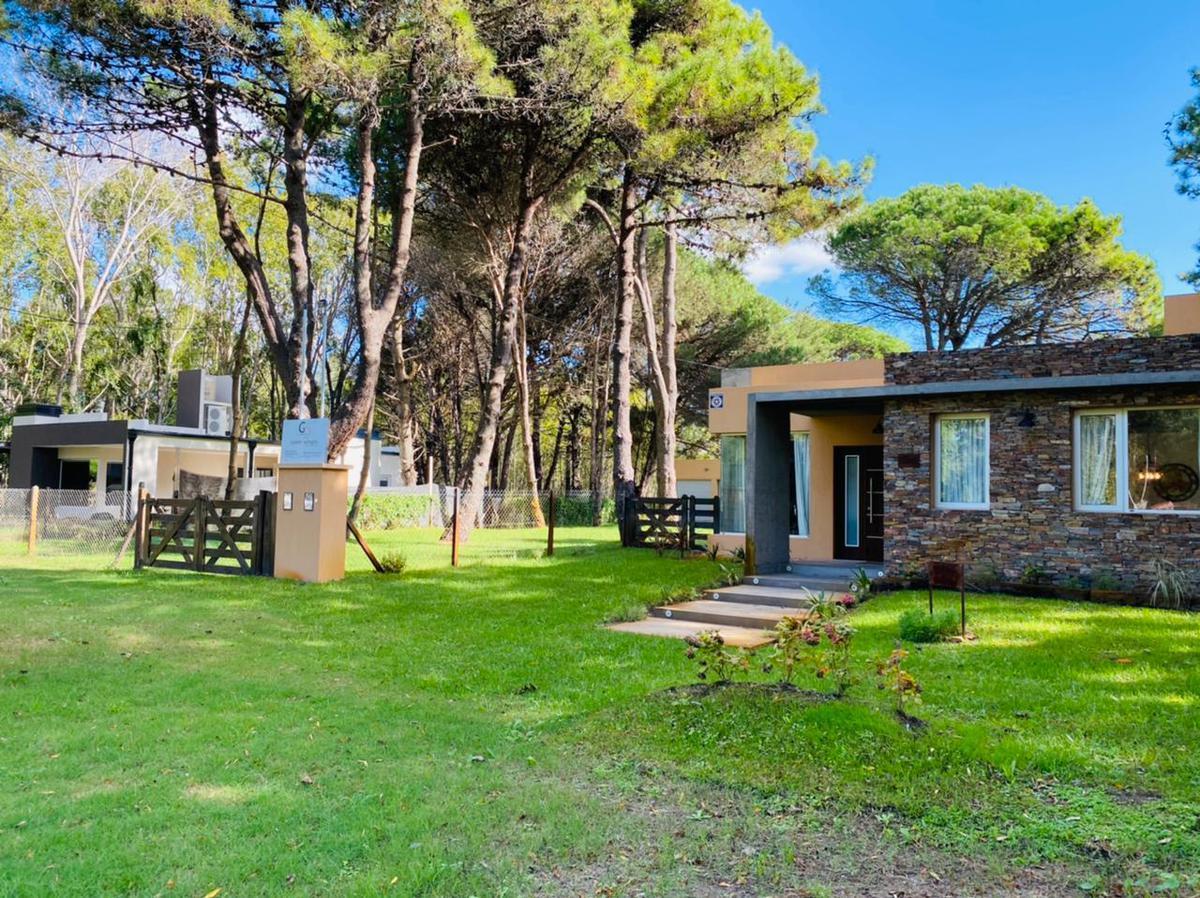 Casa en Venta con Tres Dorm. en Costa del Este con Pileta - Oportunidad 3