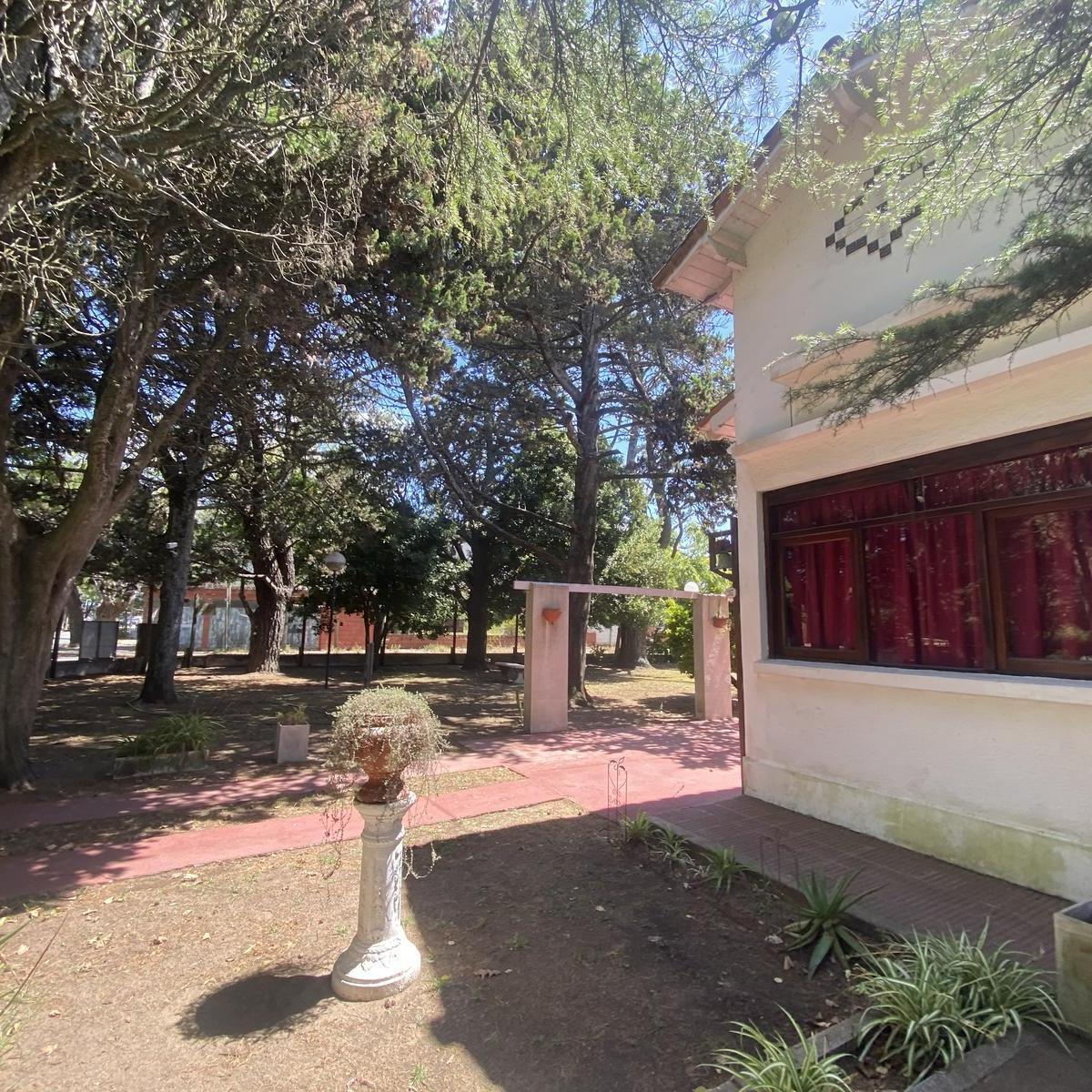 Casa en Venta con Pileta y Departamentos en Mar de Ajo 3