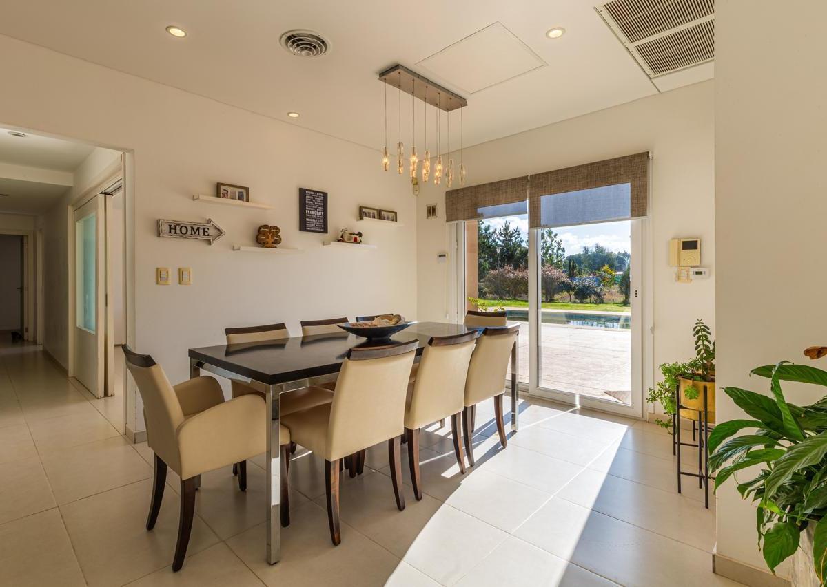 Casa con Pileta en Venta en Barrio San Rafael 1
