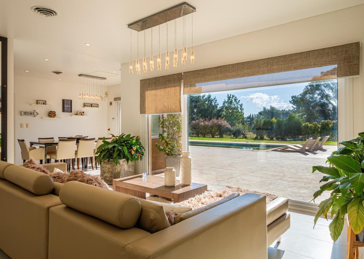 Casa con Pileta en Venta en Barrio San Rafael 3