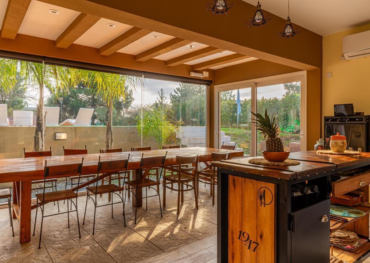 Casa con Pileta en Venta en Barrio San Rafael 5