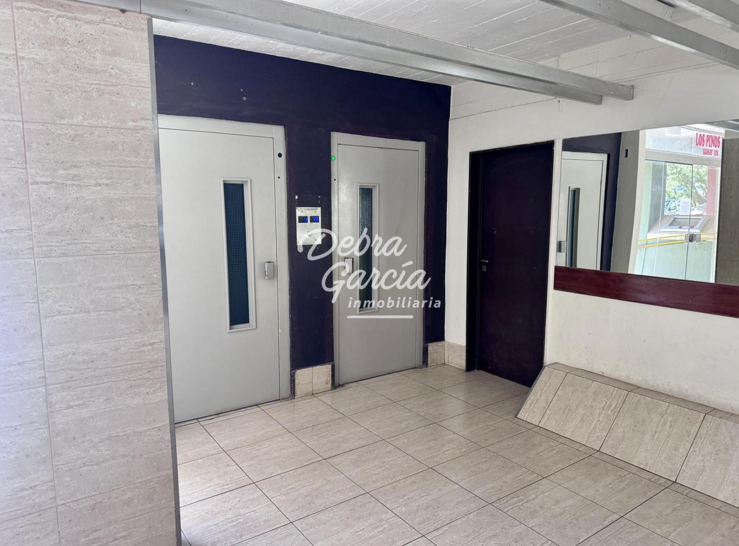Foto de VENTA DEPARTAMENTO UN AMBIENTE UNICO - SOBRE CENTRO COMERCIAL, imagen 1