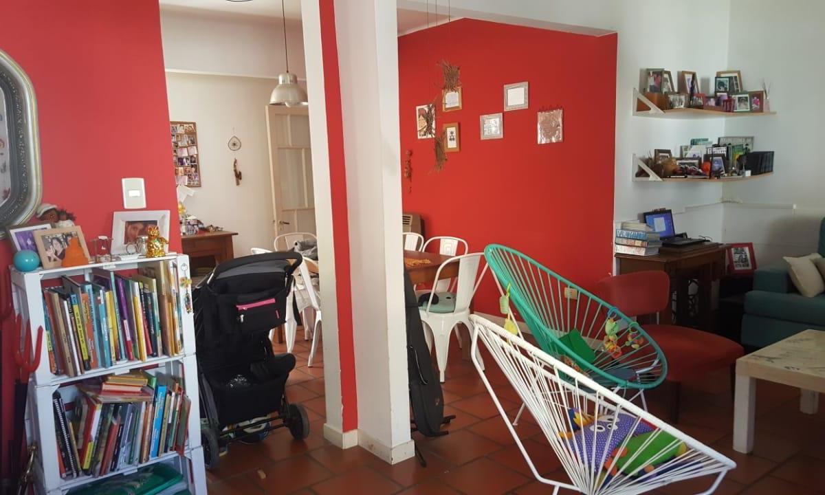 Casa 3 Ambientes, cochera dos vehículos, patio, QUILMES OESTE.