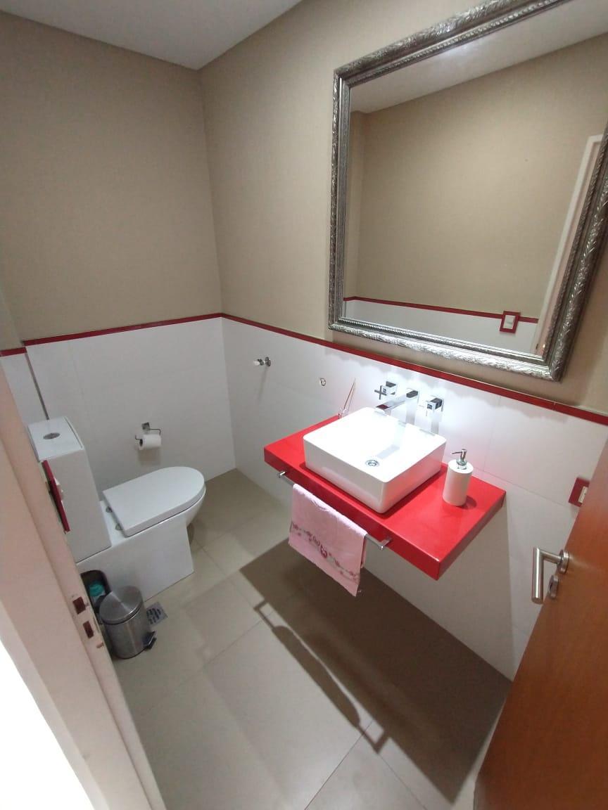 Casa 4 Ambientes, con Cochera, Parque y Piscina, Residencial, Quilmes. 3