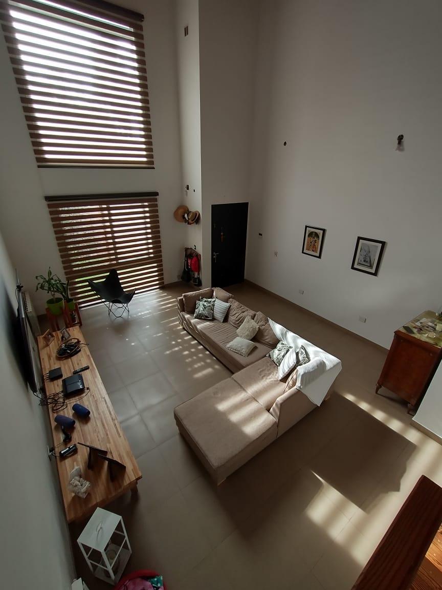 Casa 4 Ambientes, con Cochera, Parque y Piscina, Residencial, Quilmes. 1