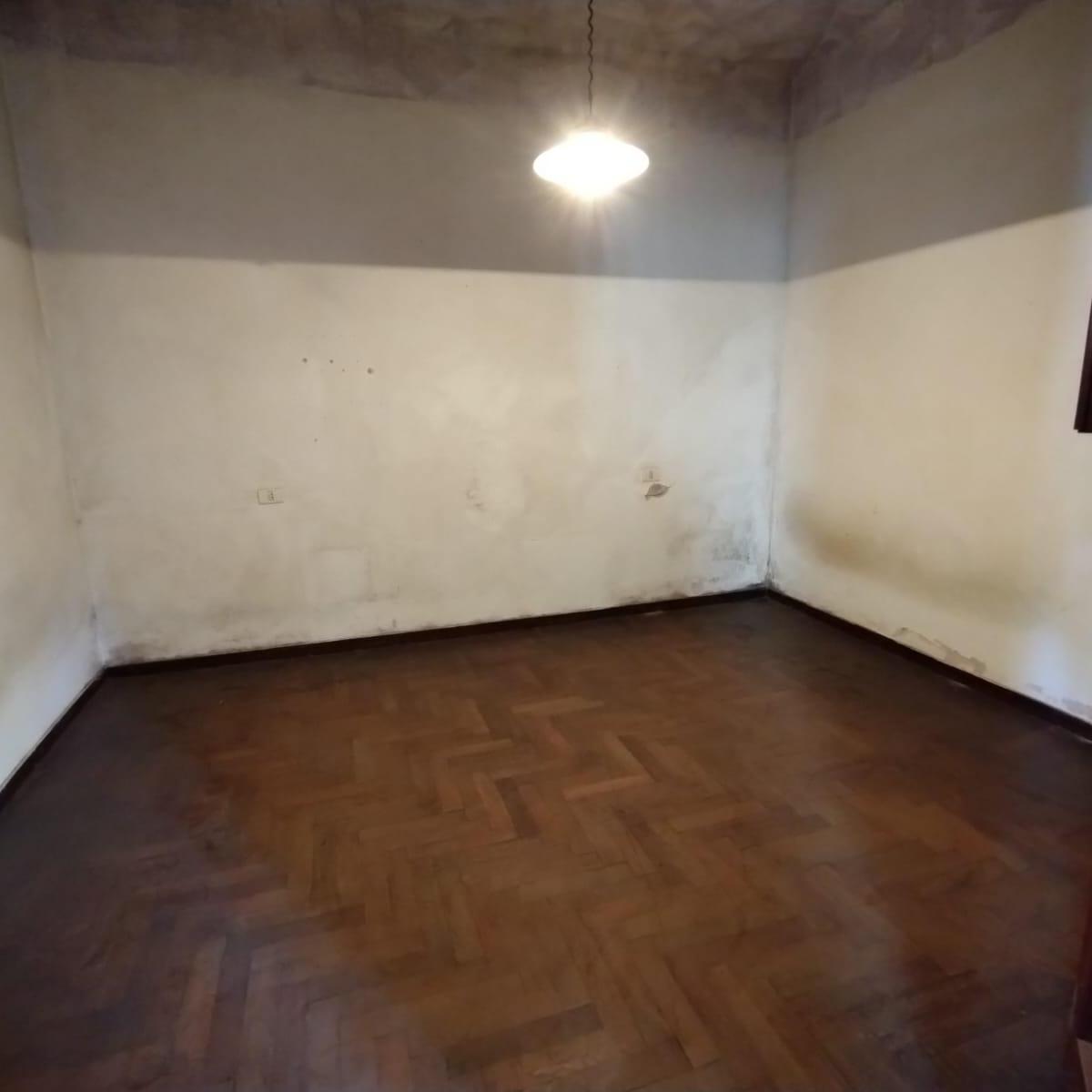 Casa 3 Ambientes con Espacio Verde, Cochera y Departamento, Quilmes Oeste. 2