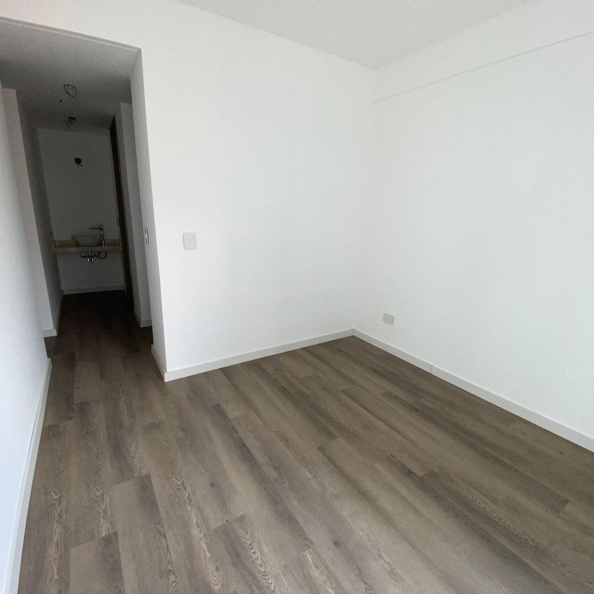 Departamento de 4 Ambientes con Cochera y Baulera en Bernal Centro. 5