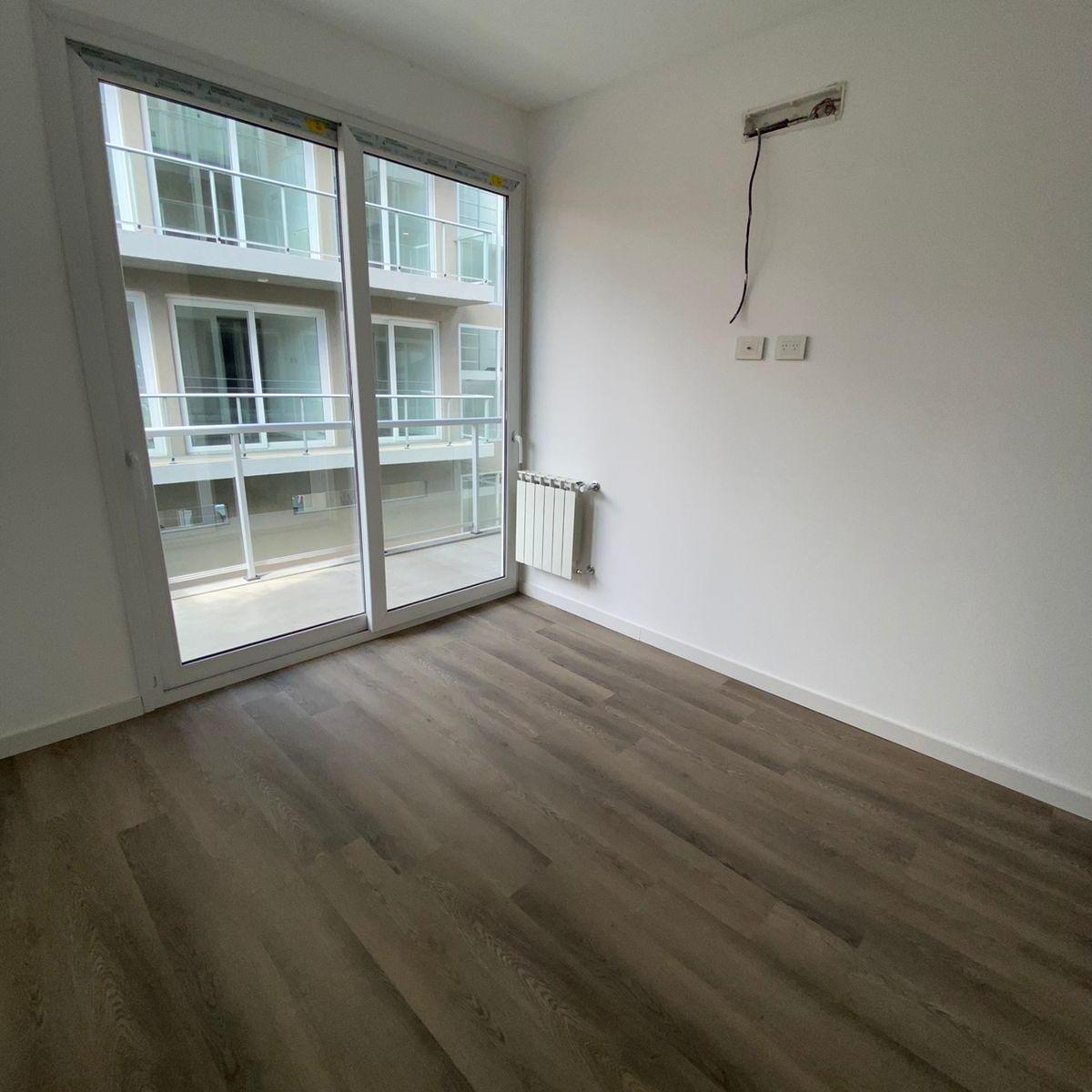 Departamento de 4 Ambientes con Cochera y Baulera en Bernal Centro. 4