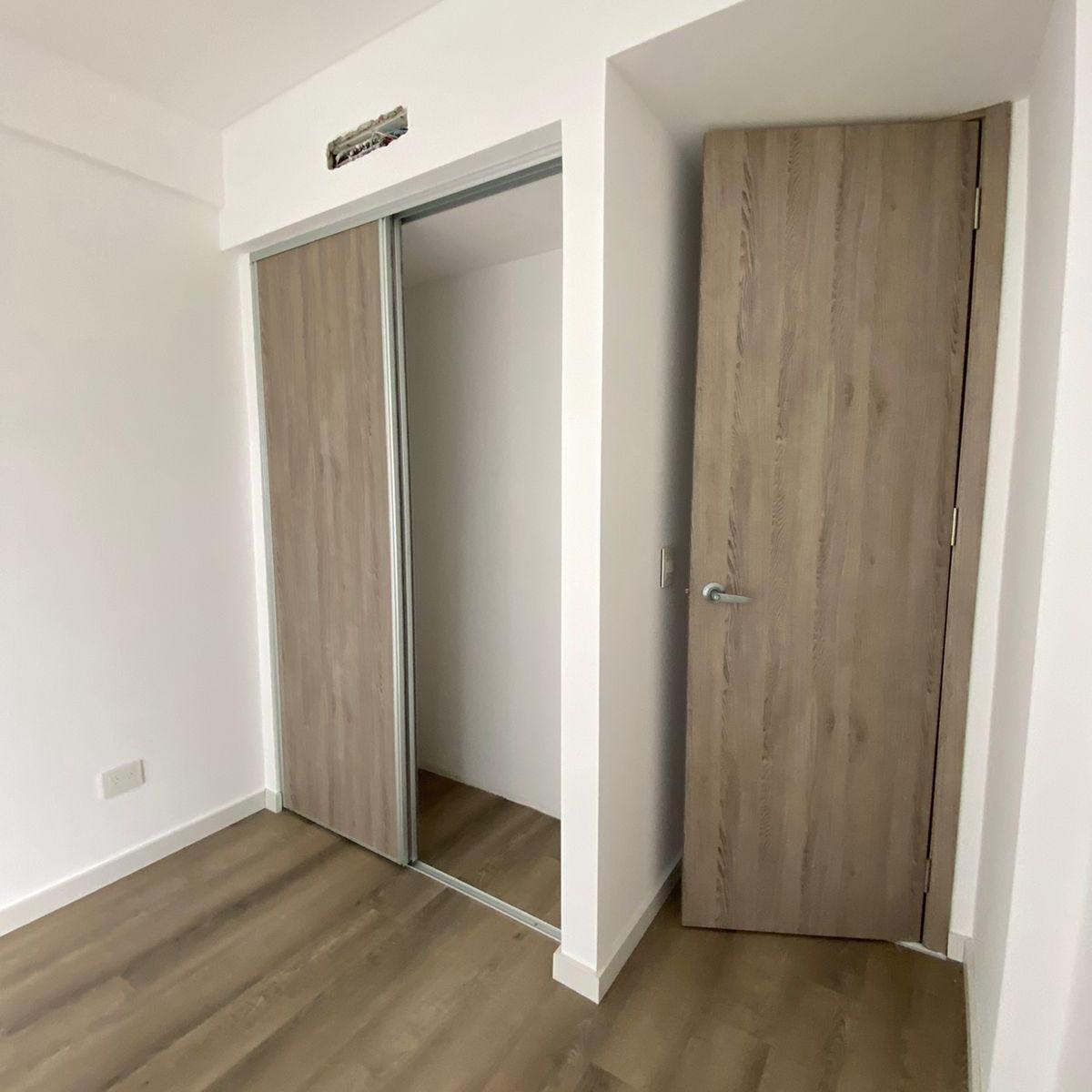 Departamento de 4 Ambientes con Cochera y Baulera en Bernal Centro. 2