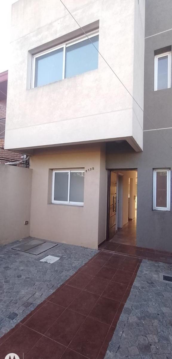 Casa Tipo Dúplex 3 Ambientes con Patio y Cochera, Cruce Varela. 1