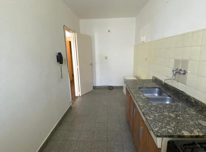 Departamento 2 ambientes con espacio para vehículo, BERNAL CENTRO. 5
