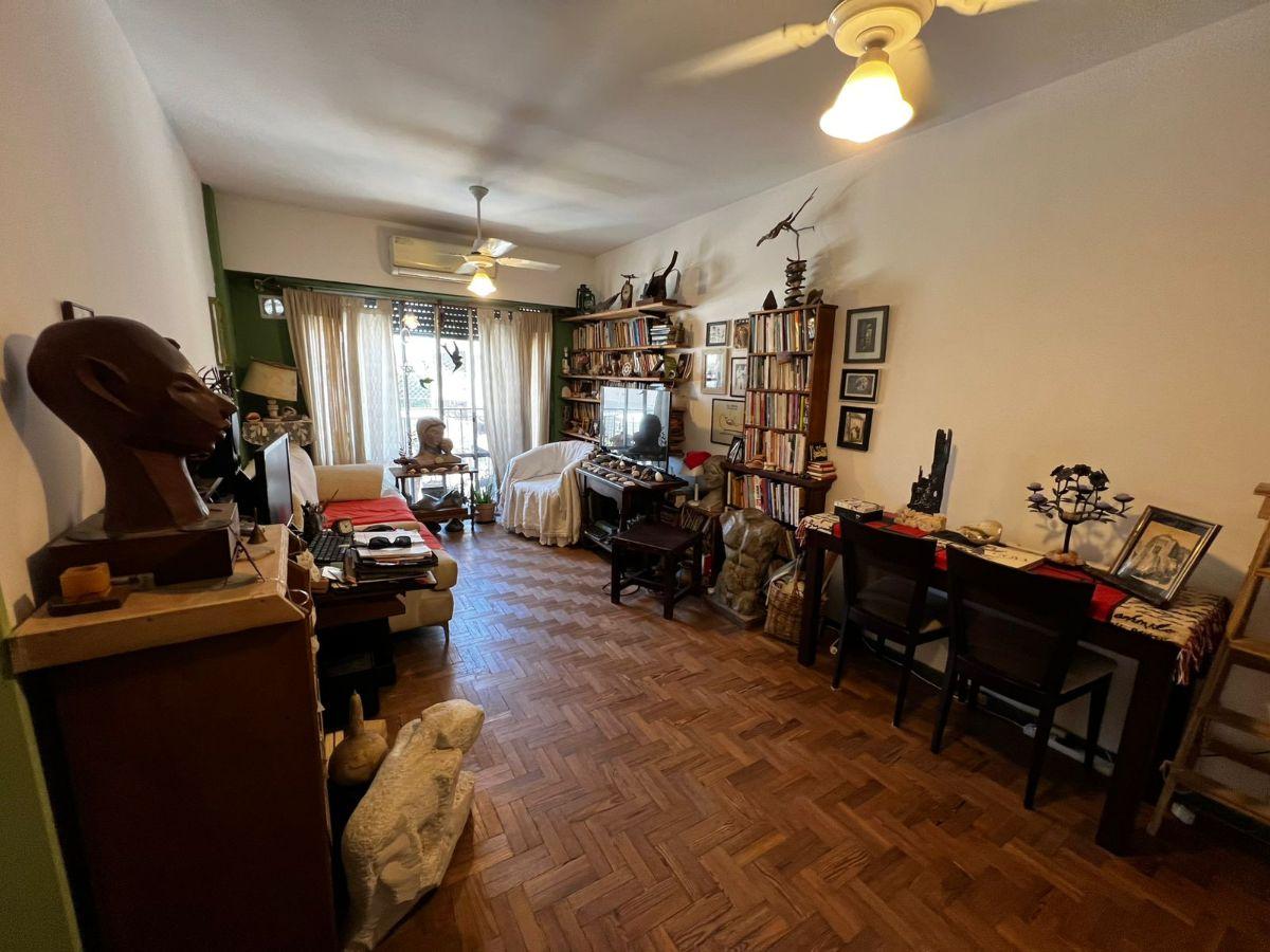 Departamento de 3 ambientes sobre 9 de Julio. Bernal Centro