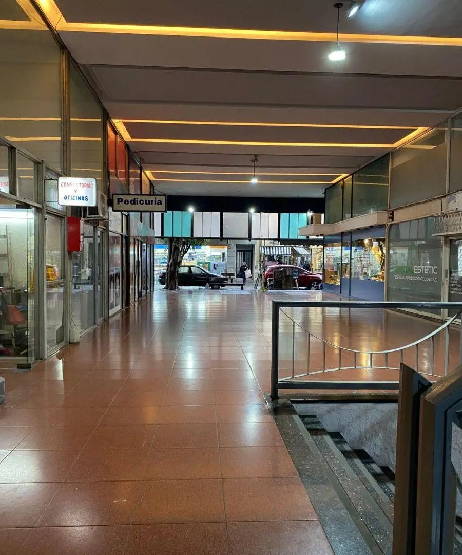Local comercial en galería, Bernal centro 2
