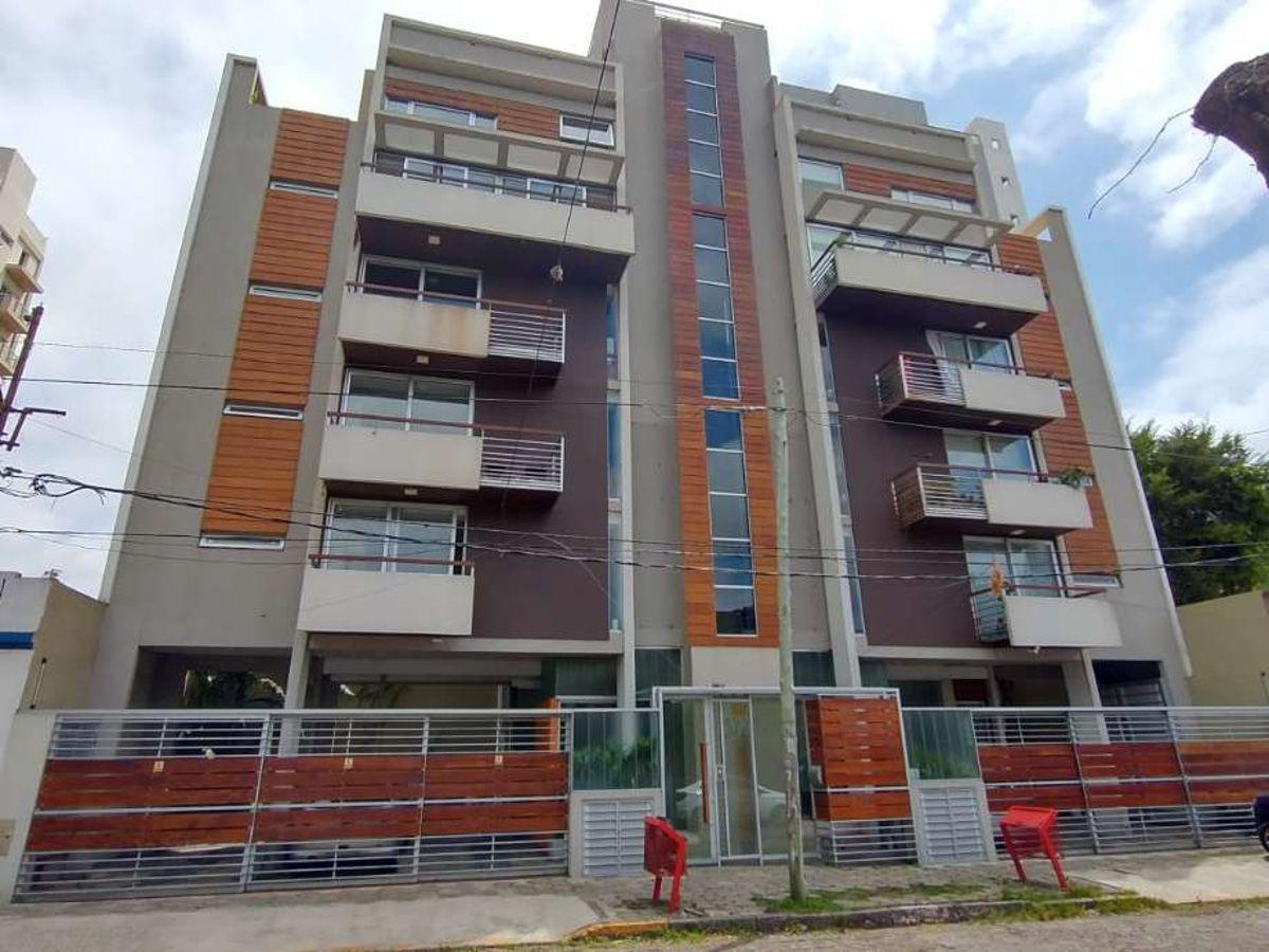 Departamento 3 ambientes tipo dúplex con cochera, Quilmes Centro.