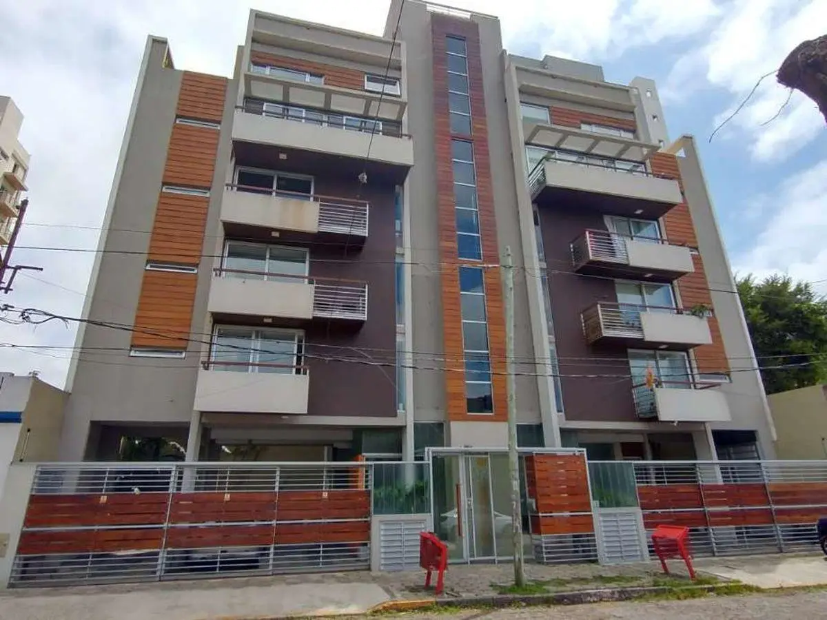 Departamento 3 ambientes tipo dúplex con cochera, Quilmes Centro. 1