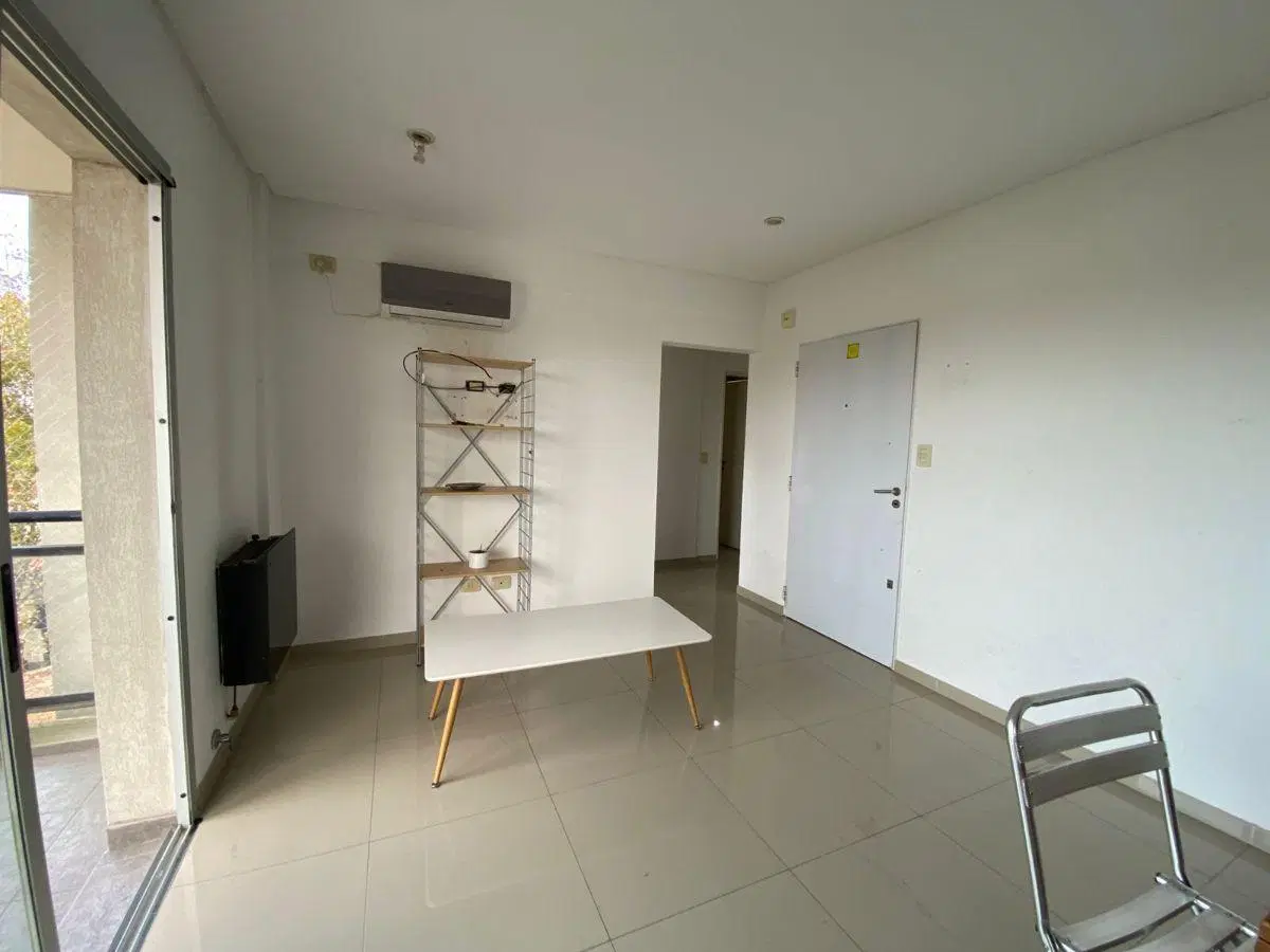 Departamento 2 ambientes con cochera y balcón, Bernal Centro 2