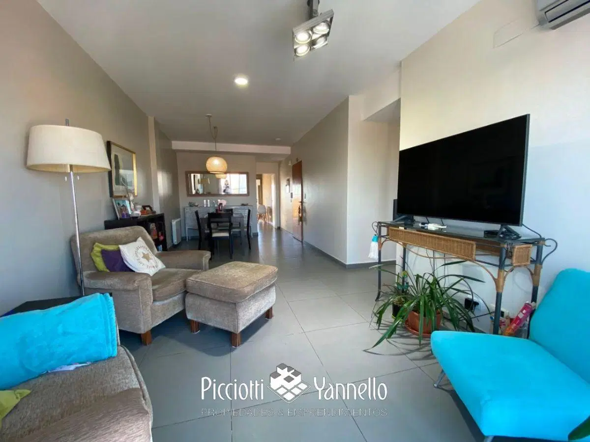Departamento (piso) con cochera y bauleras, Bernal centro. 5