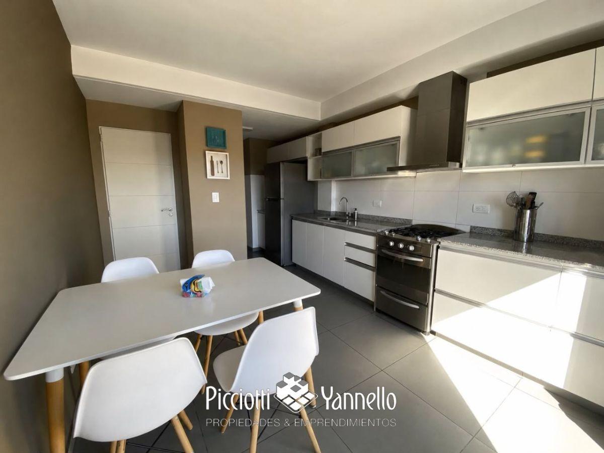 Foto de Departamento (piso) con cochera y bauleras, Bernal centro., imagen 3