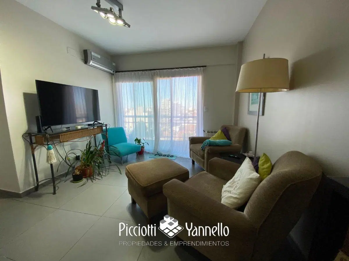 Departamento (piso) con cochera y bauleras, Bernal centro. 4