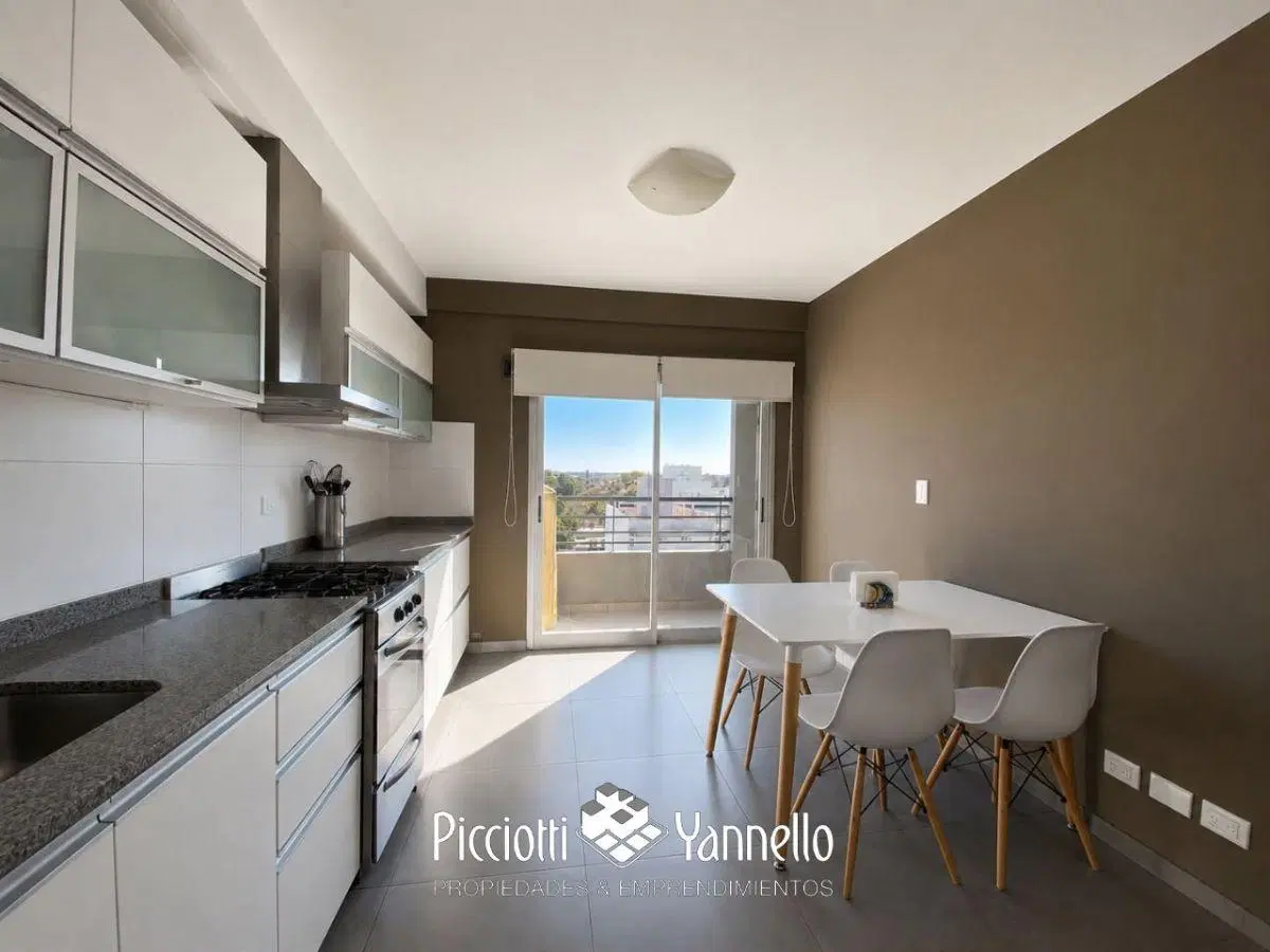 Departamento (piso) con cochera y bauleras, Bernal centro. 2