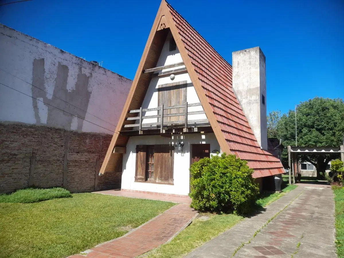 Casa tipo chalet de 4 ambientes y parque, Florencio Varela 3