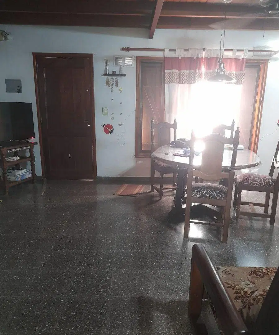 Casa tipo chalet de 4 ambientes y parque, Florencio Varela 1