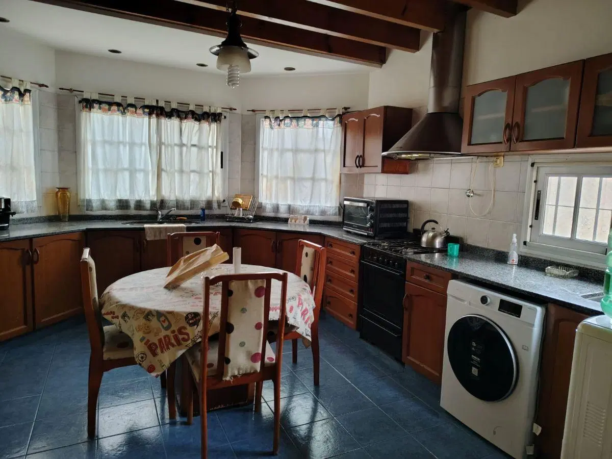 Casa de 3 ambientes con patio y garage. Don Bosco Oeste. 3