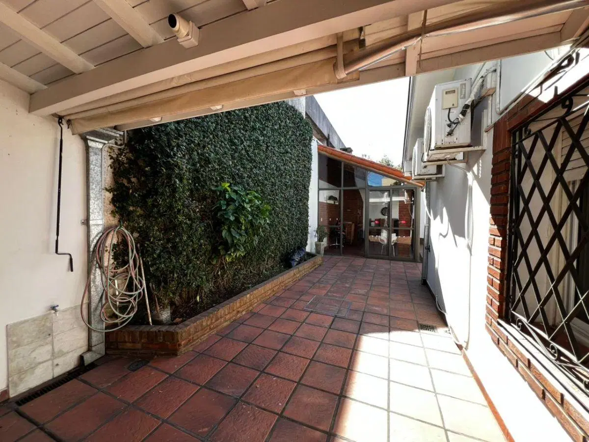 Casa de 4 ambientes con garage y quincho, Bernal centro 3
