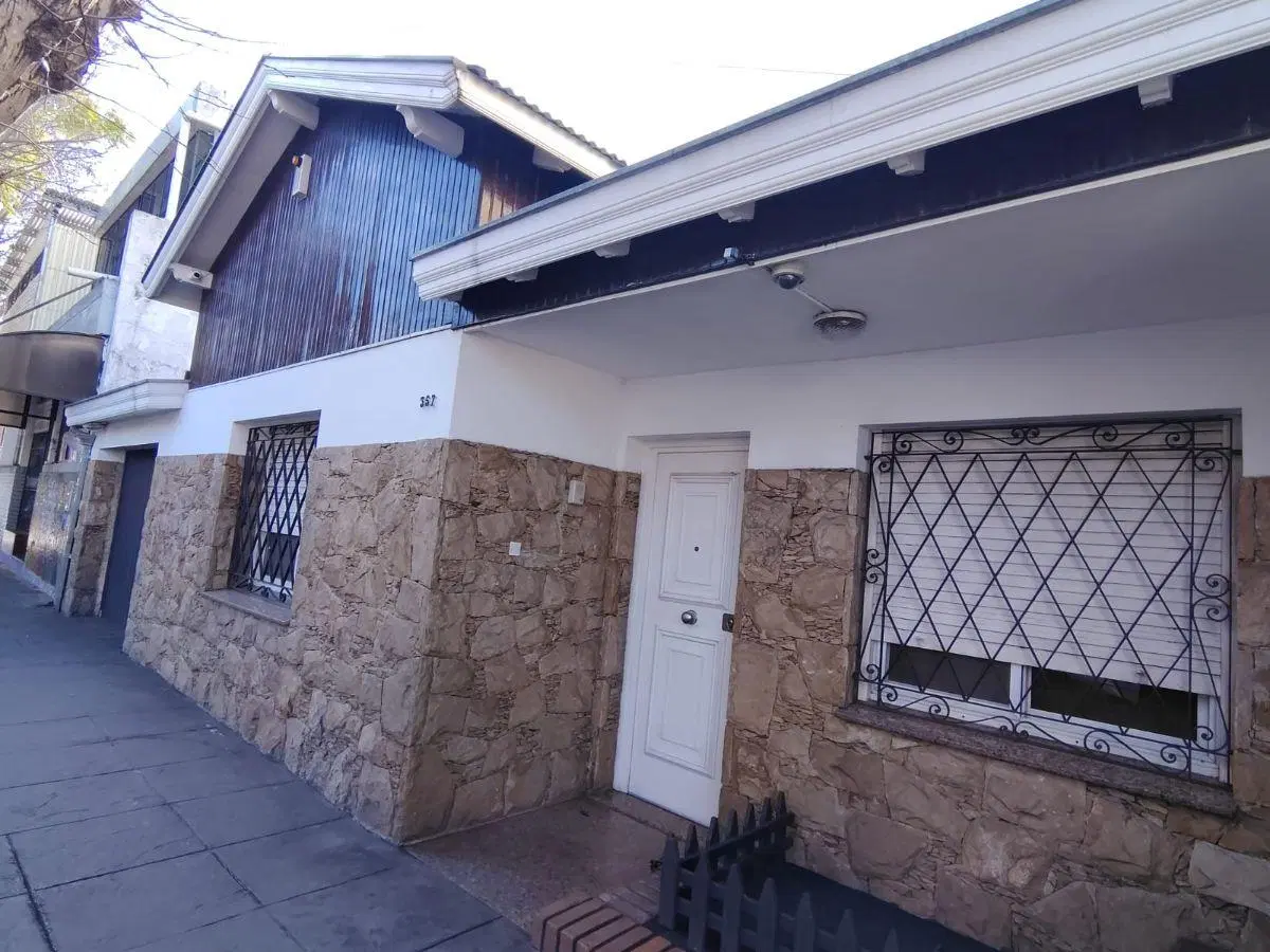 Casa de 4 ambientes con garage y quincho, Bernal centro 5