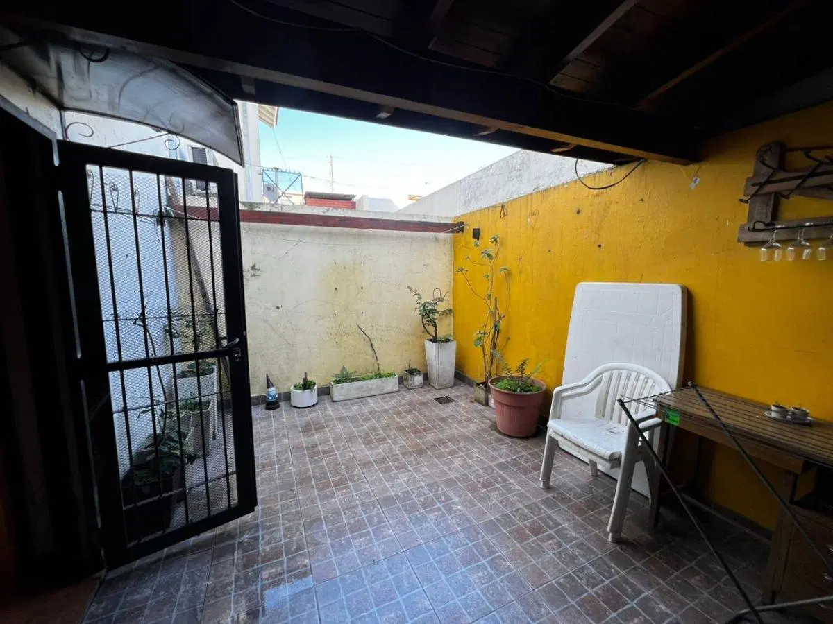 Dúplex de 3 ambientes con garage y patio, Quilmes Oeste. 5