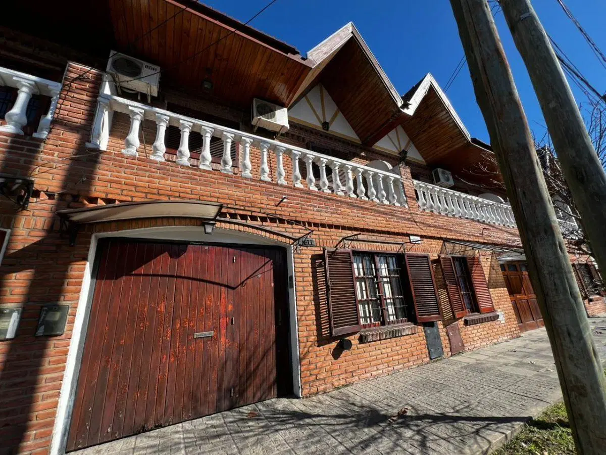 Dúplex de 3 ambientes con garage y patio, Quilmes Oeste. 2
