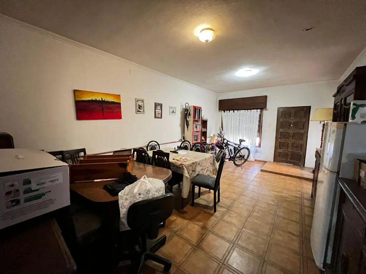 Casa de 4 ambientes con cochera y patio, Bernal centro 2