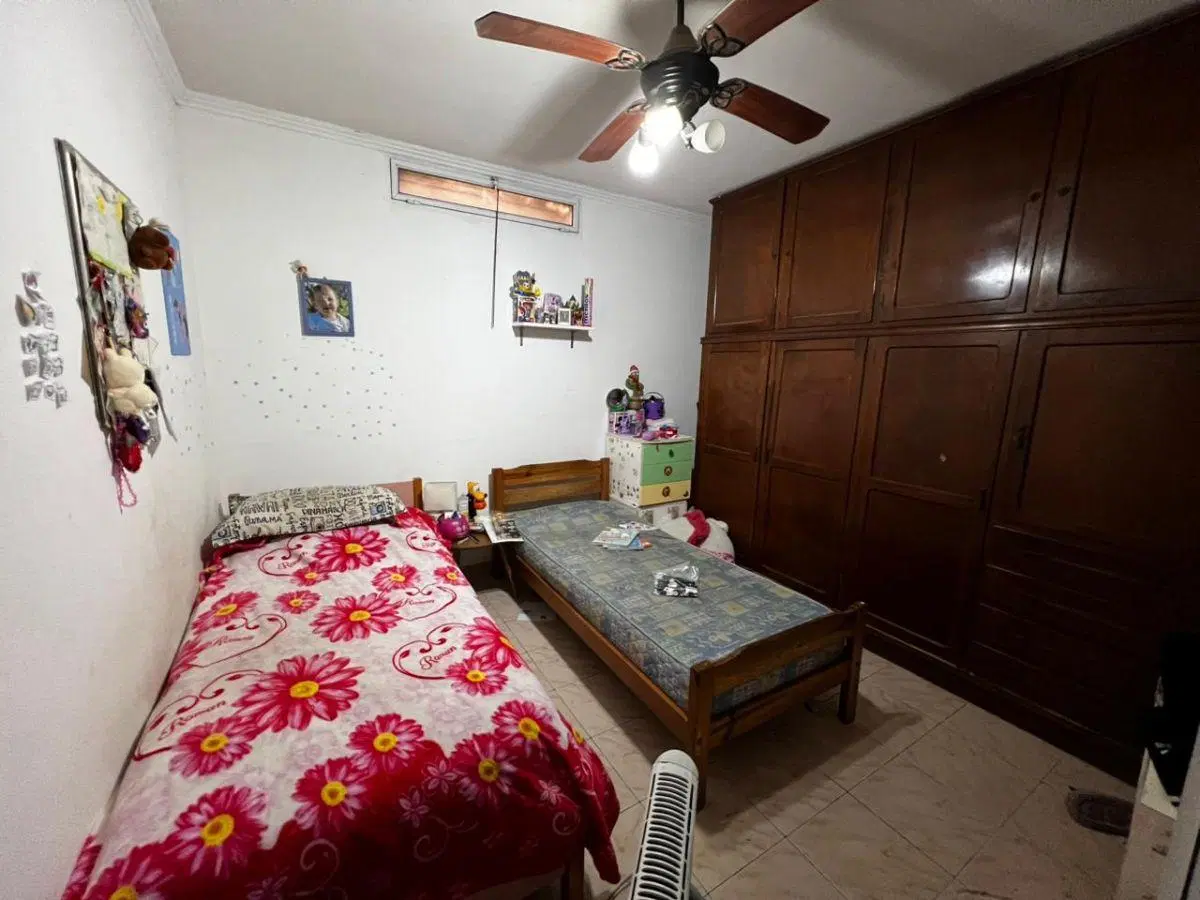 Casa de 4 ambientes con cochera y patio, Bernal centro 4