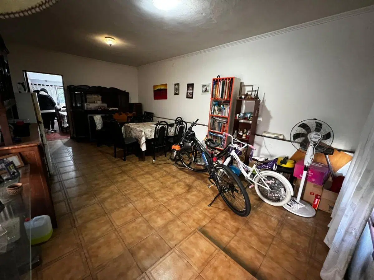 Casa de 4 ambientes con cochera y patio, Bernal centro 3
