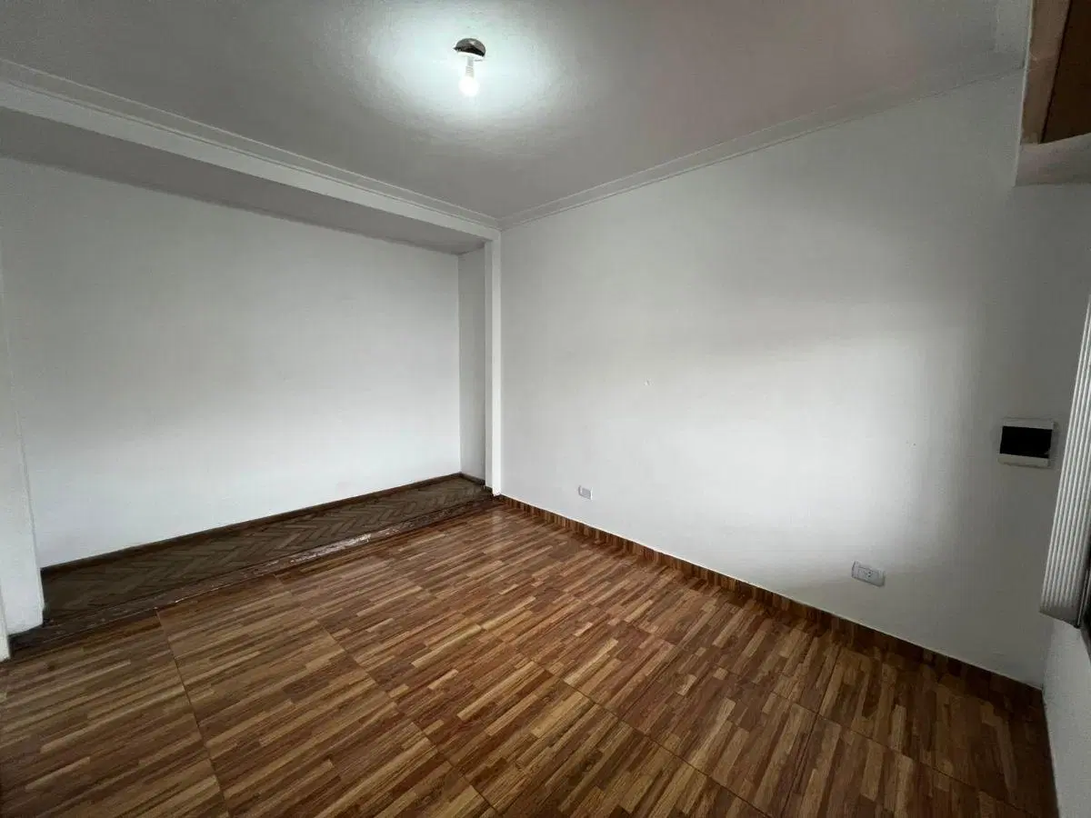 Departamento tipo casa de 3 ambientes con terraza, Bernal Oeste. 3