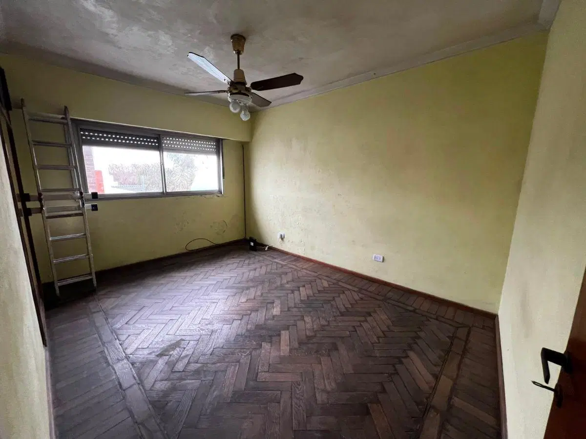Departamento tipo casa de 3 ambientes con terraza, Bernal Oeste. 5